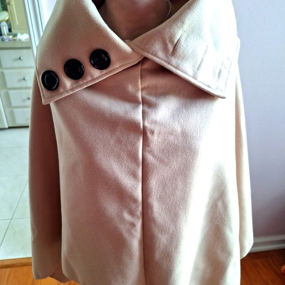 SOLD SOLDVintage Made in Italy Cape - Picture 3 of 14